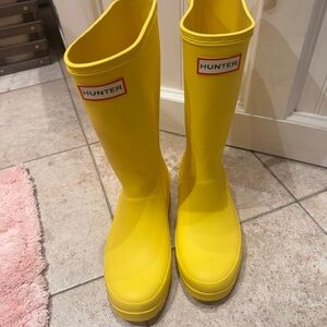 Hunter Vibrant Yellow Tall mid calf Boots 7